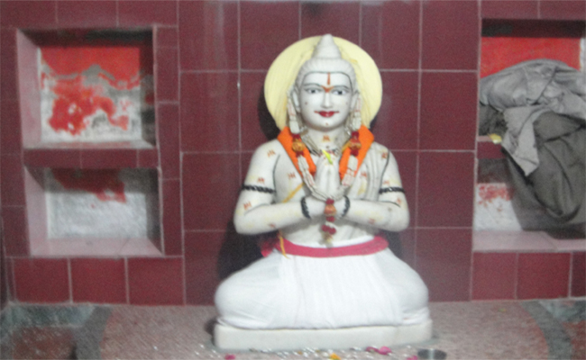 श्री भरत, भरत हनुमान मिलन मंदिर, भरतकुंड, नंदीग्राम, यू.पी.