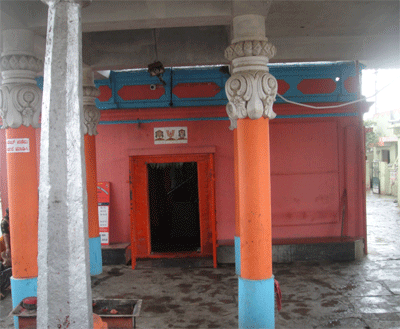 कर्नाटक के सीएमआर बाजार, कोलार के पास, श्री आंजनेय स्वामी मंदिर का आंतरिक दृश्य