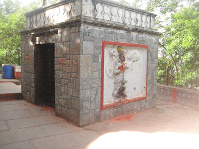 Anjaneya temple - chamundi batta step walkway, Mysuru