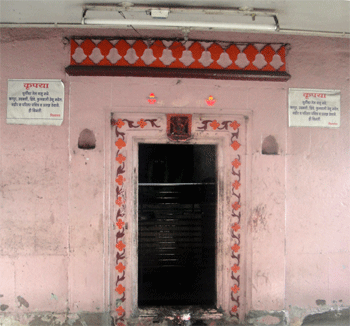 डुल्या मारुति मंदिर, गणेश पेठ, पुणे, महाराष्ट्र 