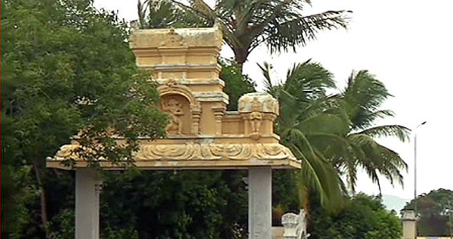 वीरा मंगला अंजनेया स्वामी मंदिर, नल्लतूर, तमिलनाडु का मकर द्वारम