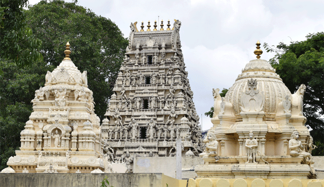 Sri Kote Venkatramana Temple rajagopuram with Anjaneya sannidhi vimanam in the foreground, KR Road, Bangalore 