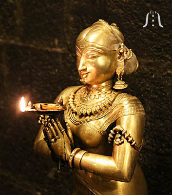 Pavai vilakku- courtesy:Talking temples.org