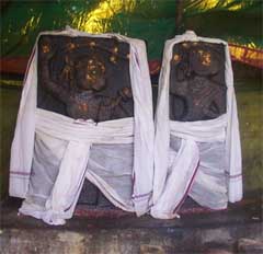 श्री गोपीनाथ स्वामि मंदिर के जुड़वाँ हनुमान, पटेश्वरम, कुम्बकोनम, तमिल नाडू
