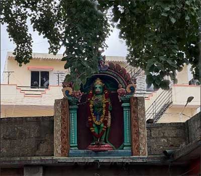 Sri Anjaneya sannidhi façade features a stucco depiction of ‘Srirama gana mohita’ Sri Anjaneya