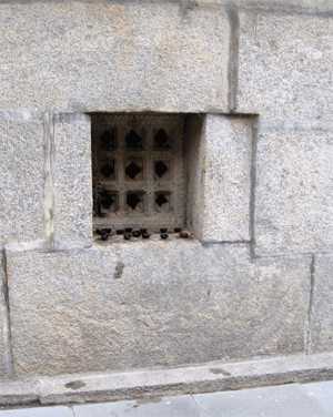 window with nine openings -Sripadaraja mutt, Bazar Vidhi, Mulbagal, Kolar