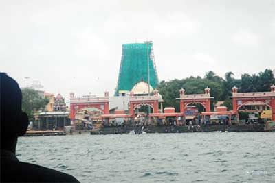 Ramanatha Swamy Temple, Agni Theertham Ghat from Agni Theertham
