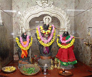 श्री अंजनेय मंदिर, शिवाजी नगर, बैंगलोर के श्री सीता-कोदंडराम-लक्ष्मण